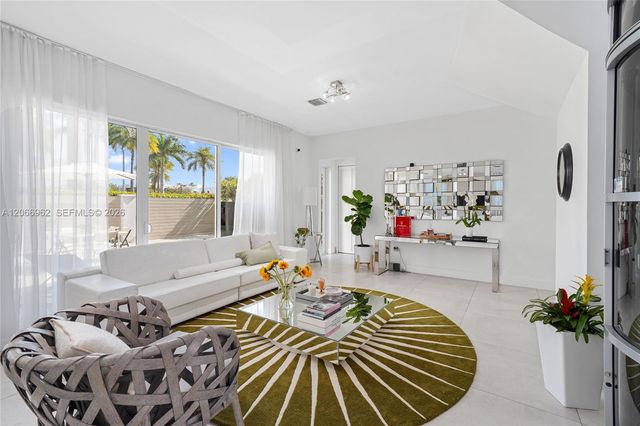7515 NW 99th Avenue, Doral, FL 33178