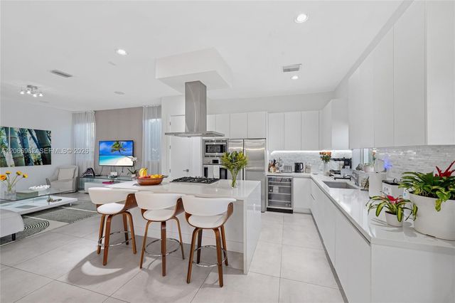 7515 NW 99th Avenue, Doral, FL 33178