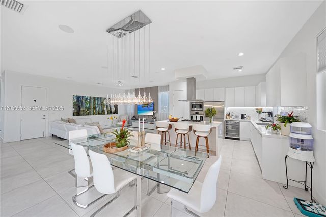 7515 NW 99th Avenue, Doral, FL 33178