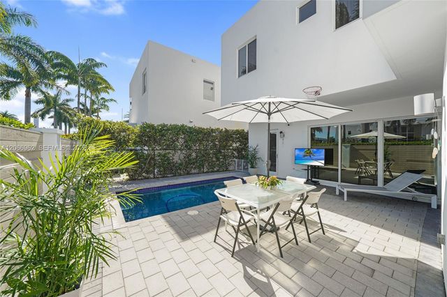 7515 NW 99th Avenue, Doral, FL 33178