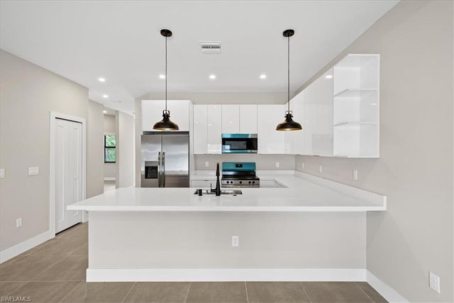 934 Jaguar BLVD 934, Lehigh Acres, FL 33974