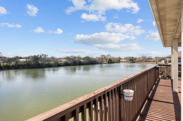 1133 E Meyer Road, Seabrook, TX 77586