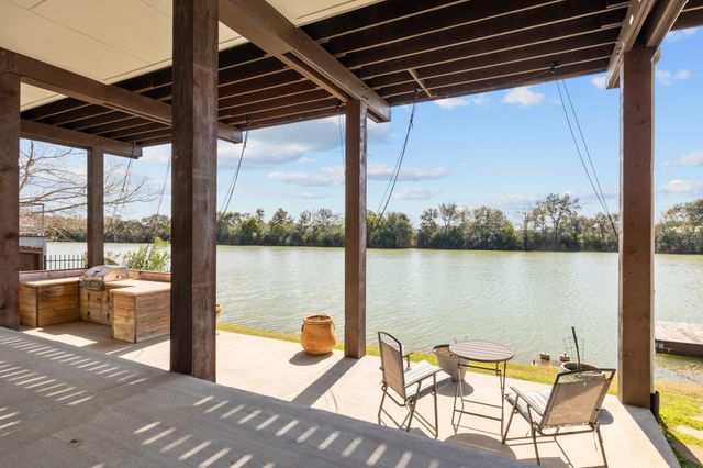 1133 E Meyer Road, Seabrook, TX 77586