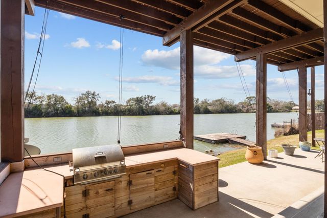 1133 E Meyer Road, Seabrook, TX 77586
