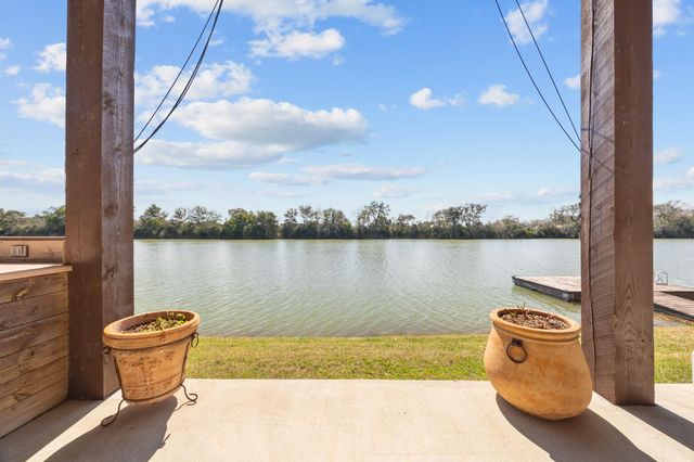 1133 E Meyer Road, Seabrook, TX 77586