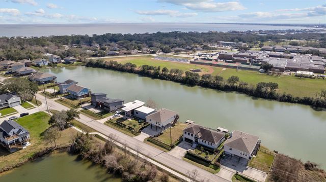 1133 E Meyer Road, Seabrook, TX 77586