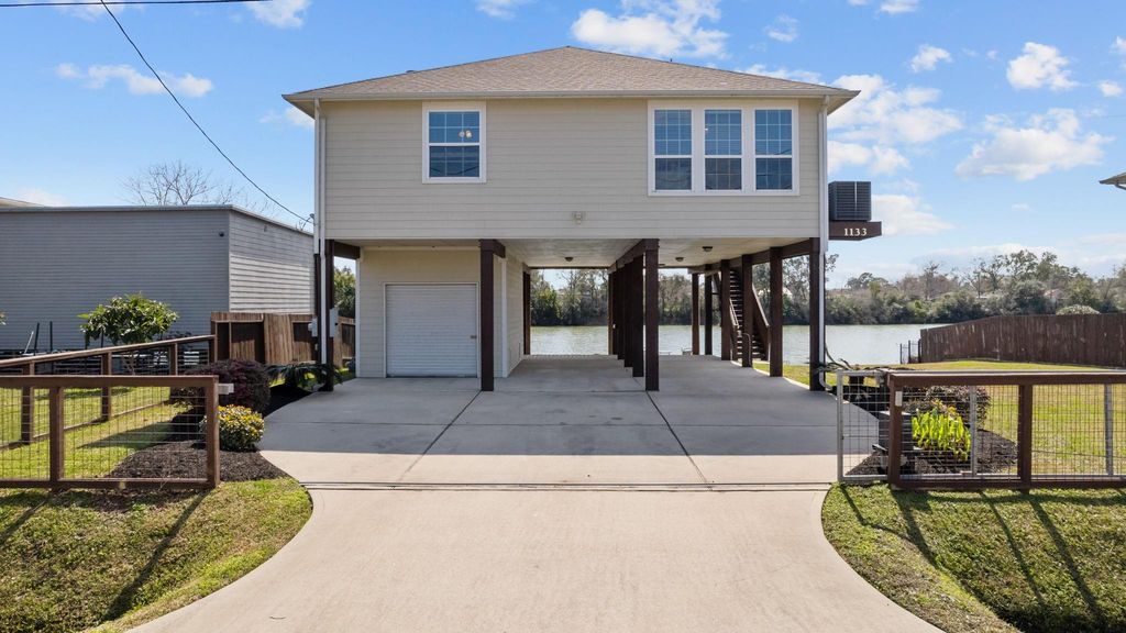 1133 E Meyer Road, Seabrook, TX 77586
