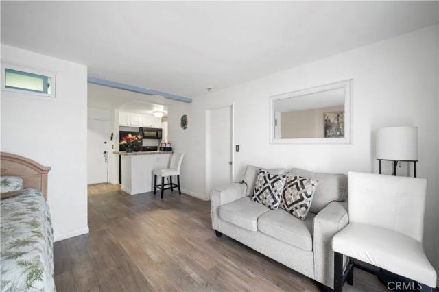 21800 Schoenborn Street 215, Canoga Park, CA 91304