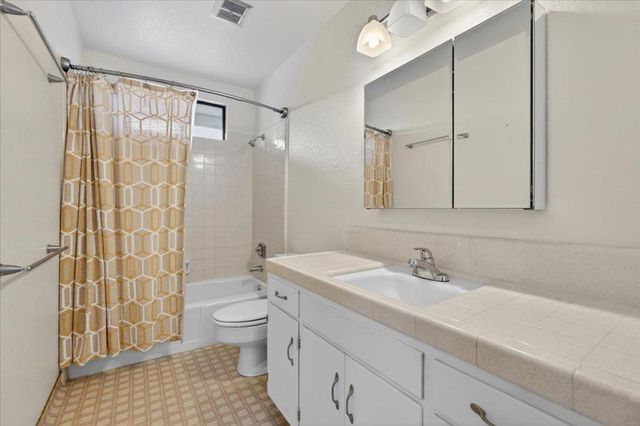 335 Donnas Lane, Hollister, CA 95023