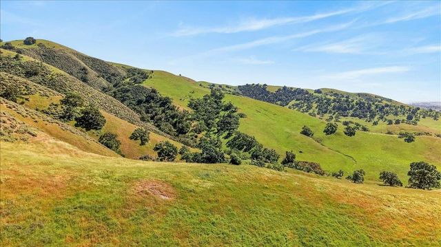 335 Donnas Lane, Hollister, CA 95023