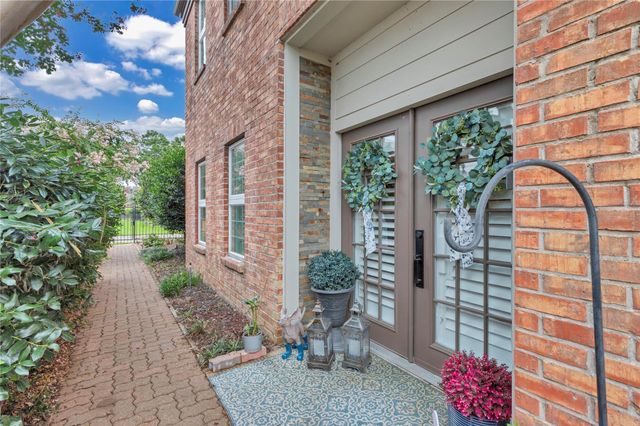 7631 Ameswood Road, Houston, TX 77095