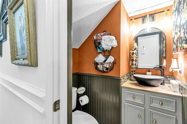 7631 Ameswood Road, Houston, TX 77095