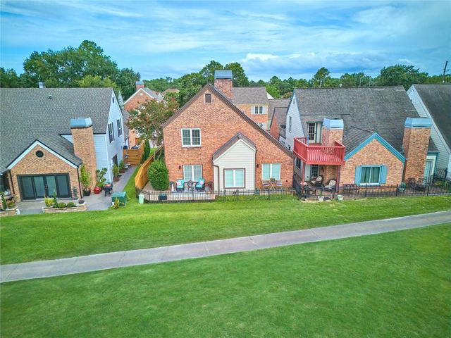 7631 Ameswood Road, Houston, TX 77095