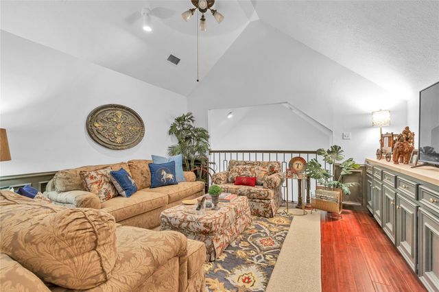 7631 Ameswood Road, Houston, TX 77095
