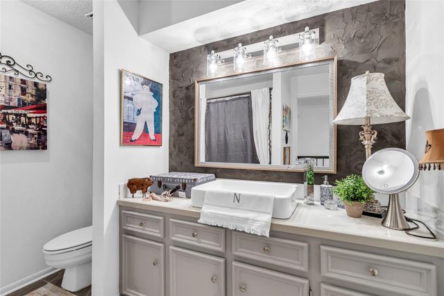 7631 Ameswood Road, Houston, TX 77095