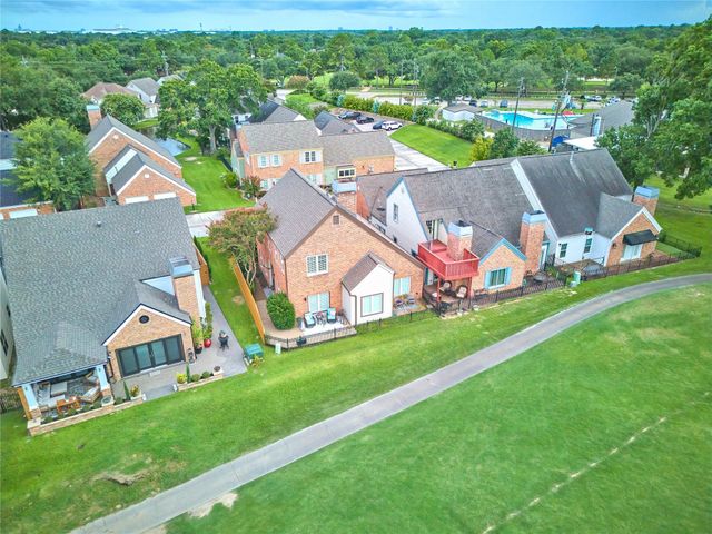 7631 Ameswood Road, Houston, TX 77095