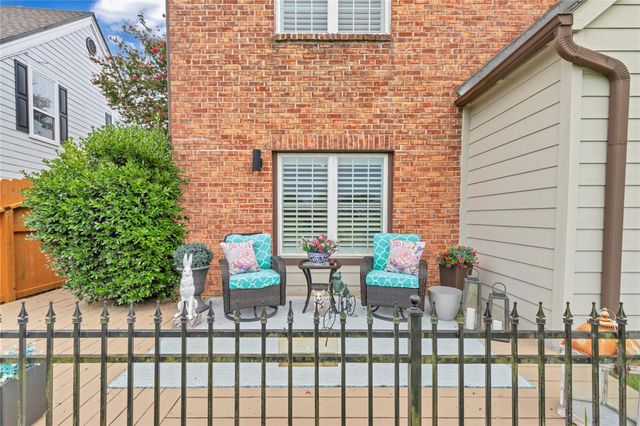7631 Ameswood Road, Houston, TX 77095