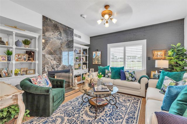 7631 Ameswood Road, Houston, TX 77095
