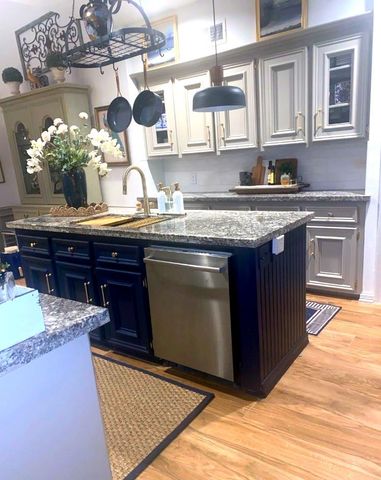 7631 Ameswood Road, Houston, TX 77095