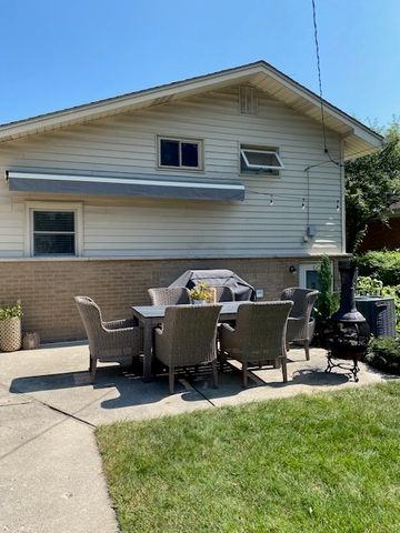 604 N Pine Street, Mount Prospect, IL 60056