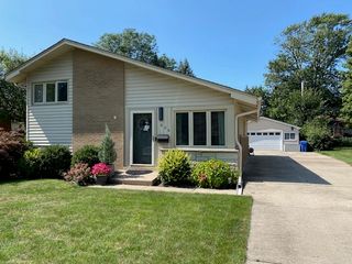 604 N Pine Street, Mount Prospect, IL 60056