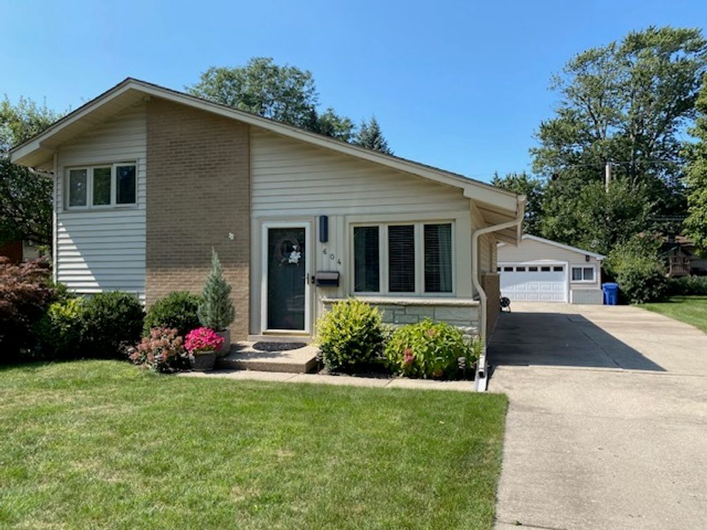 604 N Pine Street, Mount Prospect, IL 60056