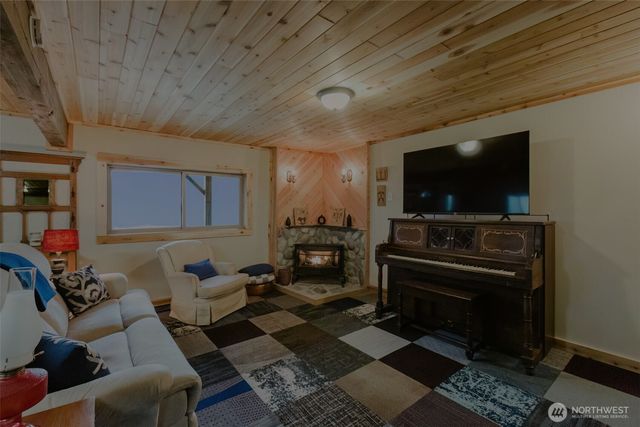 62 Southridge Drive, Belfair, WA 98528