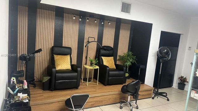 9610 Fontainebleau Blvd, Miami, FL 33172