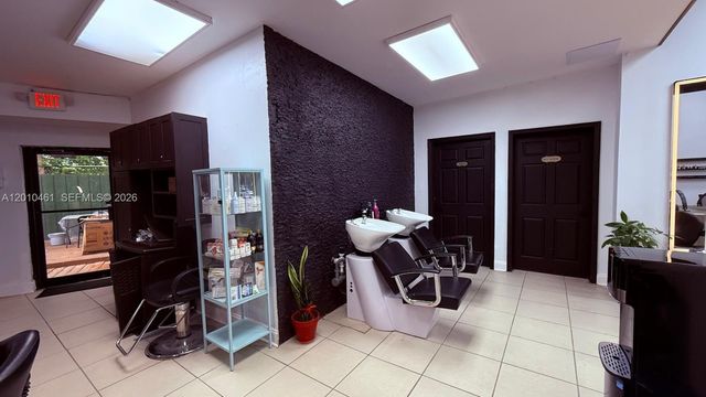 9610 Fontainebleau Blvd, Miami, FL 33172