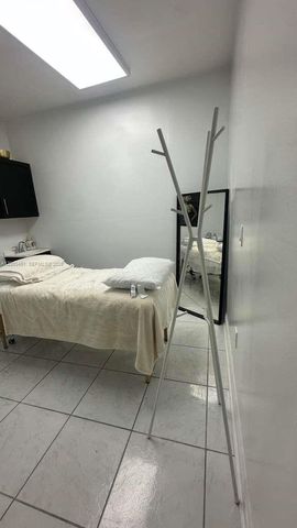 9610 Fontainebleau Blvd, Miami, FL 33172