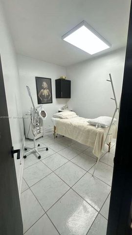 9610 Fontainebleau Blvd, Miami, FL 33172
