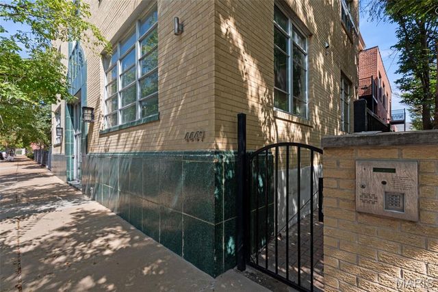 4449 olive Street 103, St Louis, MO 63108