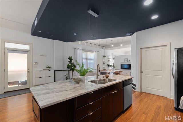 4449 olive Street 103, St Louis, MO 63108