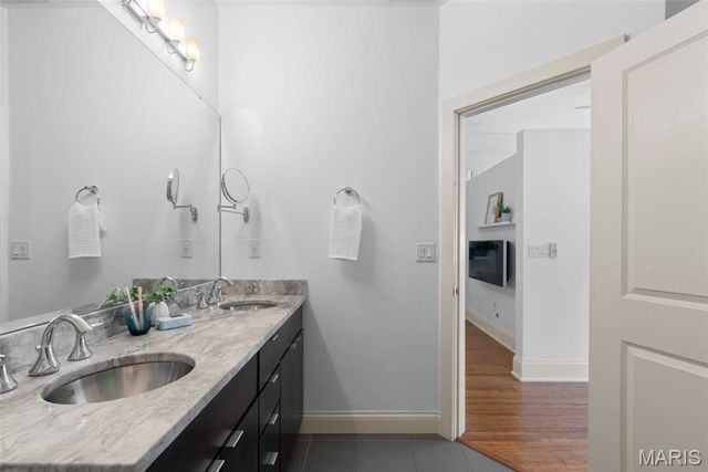 4449 olive Street 103, St Louis, MO 63108