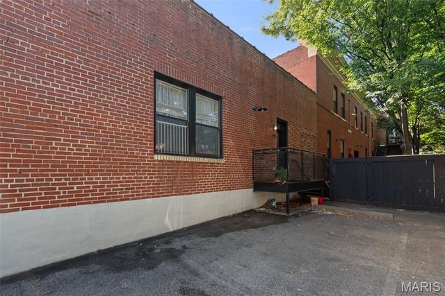 4449 olive Street 103, St Louis, MO 63108