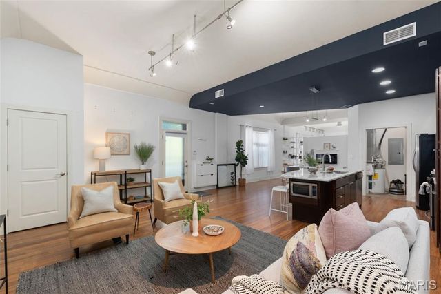 4449 olive Street 103, St Louis, MO 63108