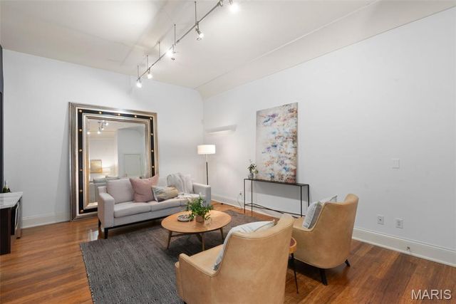 4449 olive Street 103, St Louis, MO 63108