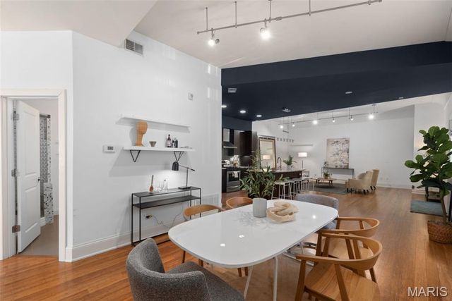 4449 olive Street 103, St Louis, MO 63108