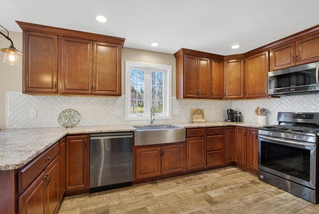 6 Pond Street, Newton, NH 03858