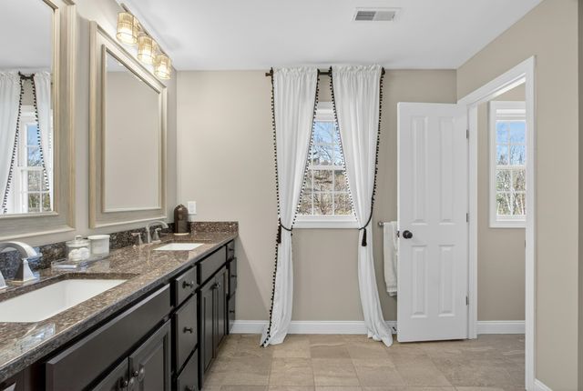 6 Pond Street, Newton, NH 03858