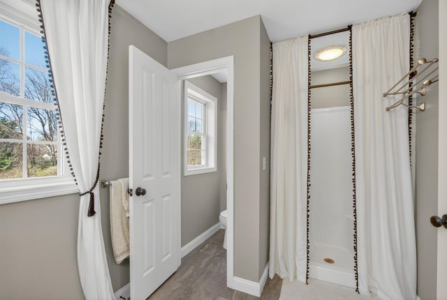 6 Pond Street, Newton, NH 03858
