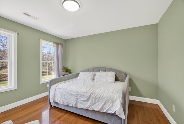 6 Pond Street, Newton, NH 03858