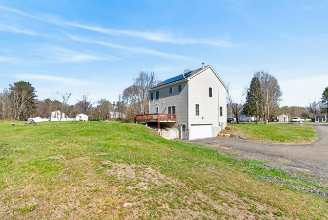 6 Pond Street, Newton, NH 03858