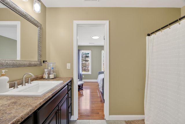 6 Pond Street, Newton, NH 03858