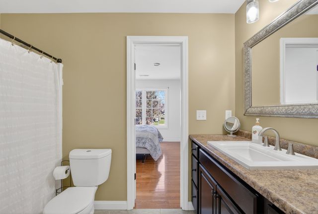 6 Pond Street, Newton, NH 03858