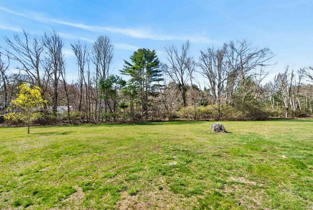 6 Pond Street, Newton, NH 03858