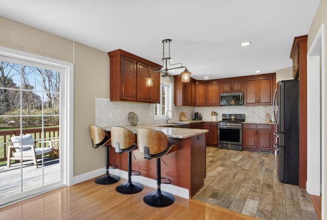 6 Pond Street, Newton, NH 03858