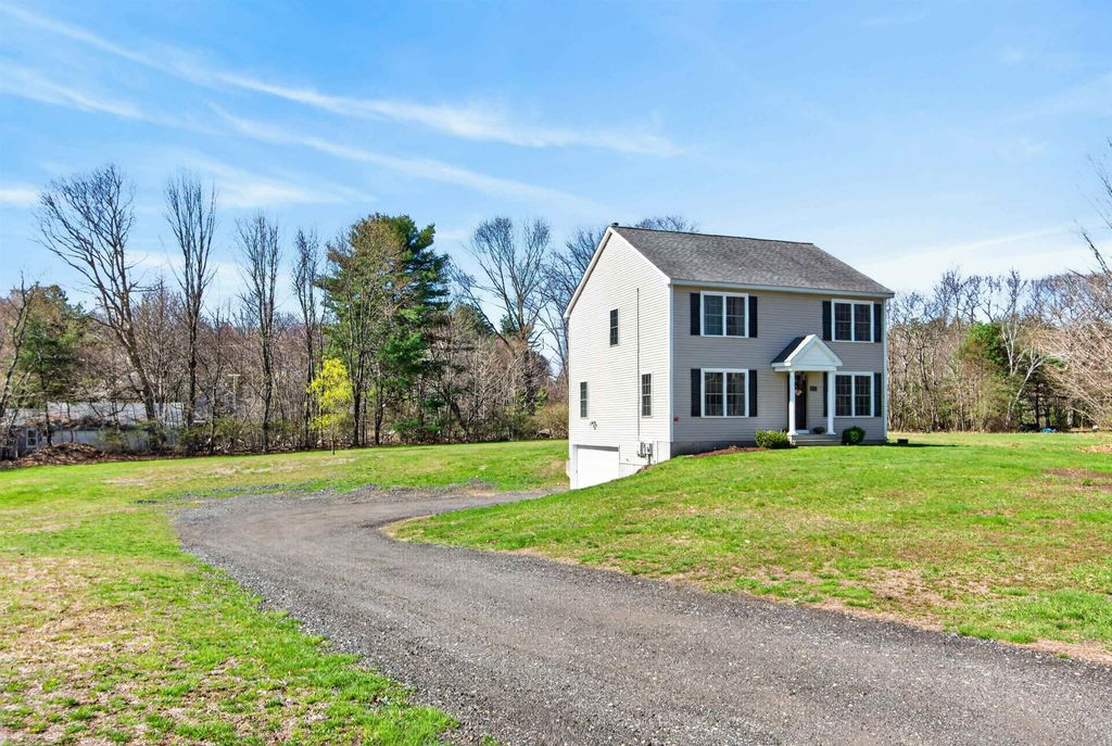 6 Pond Street, Newton, NH 03858
