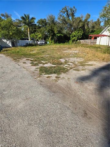 1311 Laurel DR, North Fort Myers, FL 33917