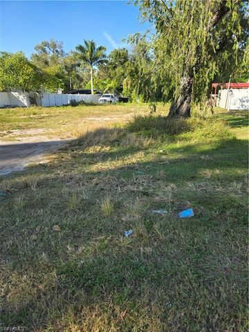 1311 Laurel DR, North Fort Myers, FL 33917